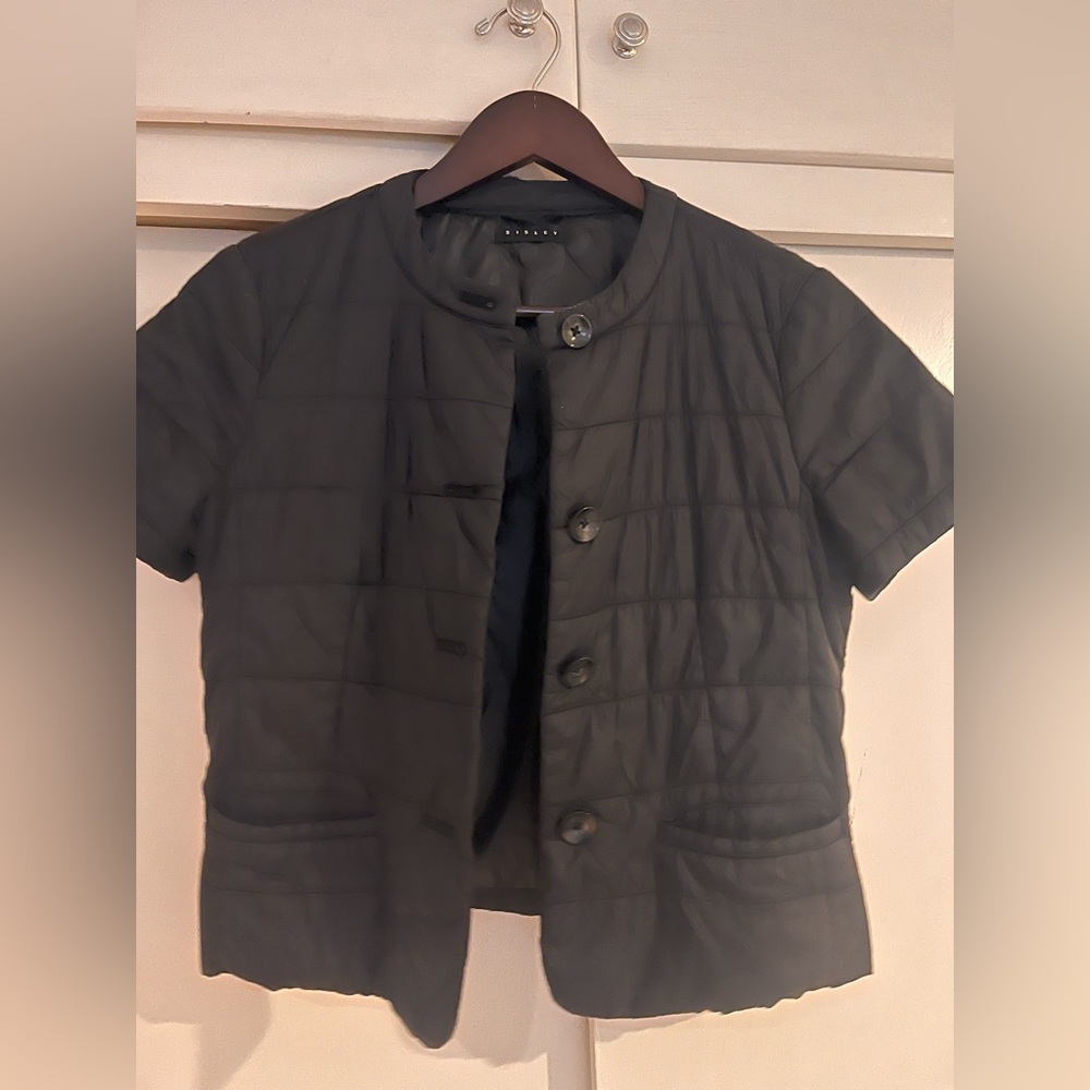 Cropped puffer short-sleeved jacket by Sisley